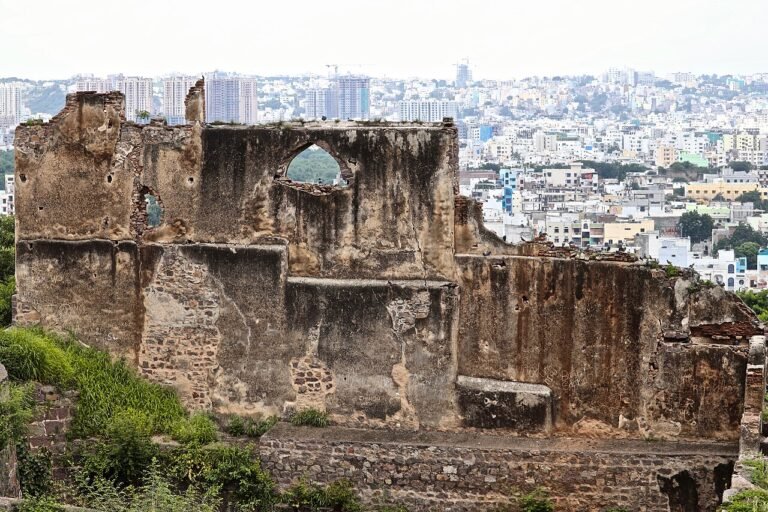 Hyderabad: Private Golconda Fort & Qutb Shahi Tombs Tour